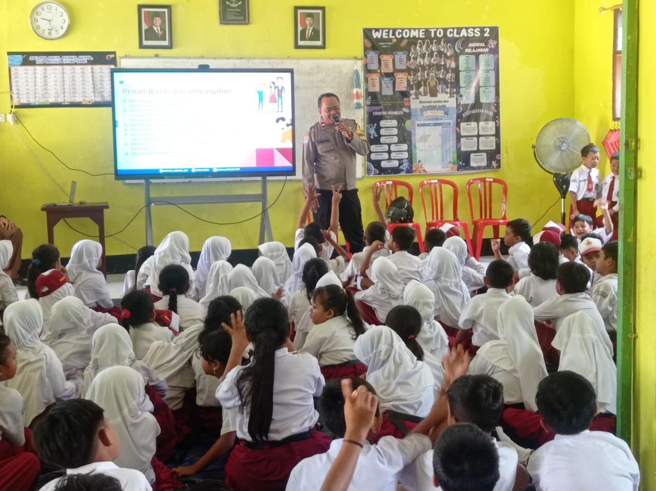 Polsek Warujayeng Beri Penyuluhan Tertib Lalu Lintas dan Cegah Kenakalan Remaja di SDN III Sambirejo
