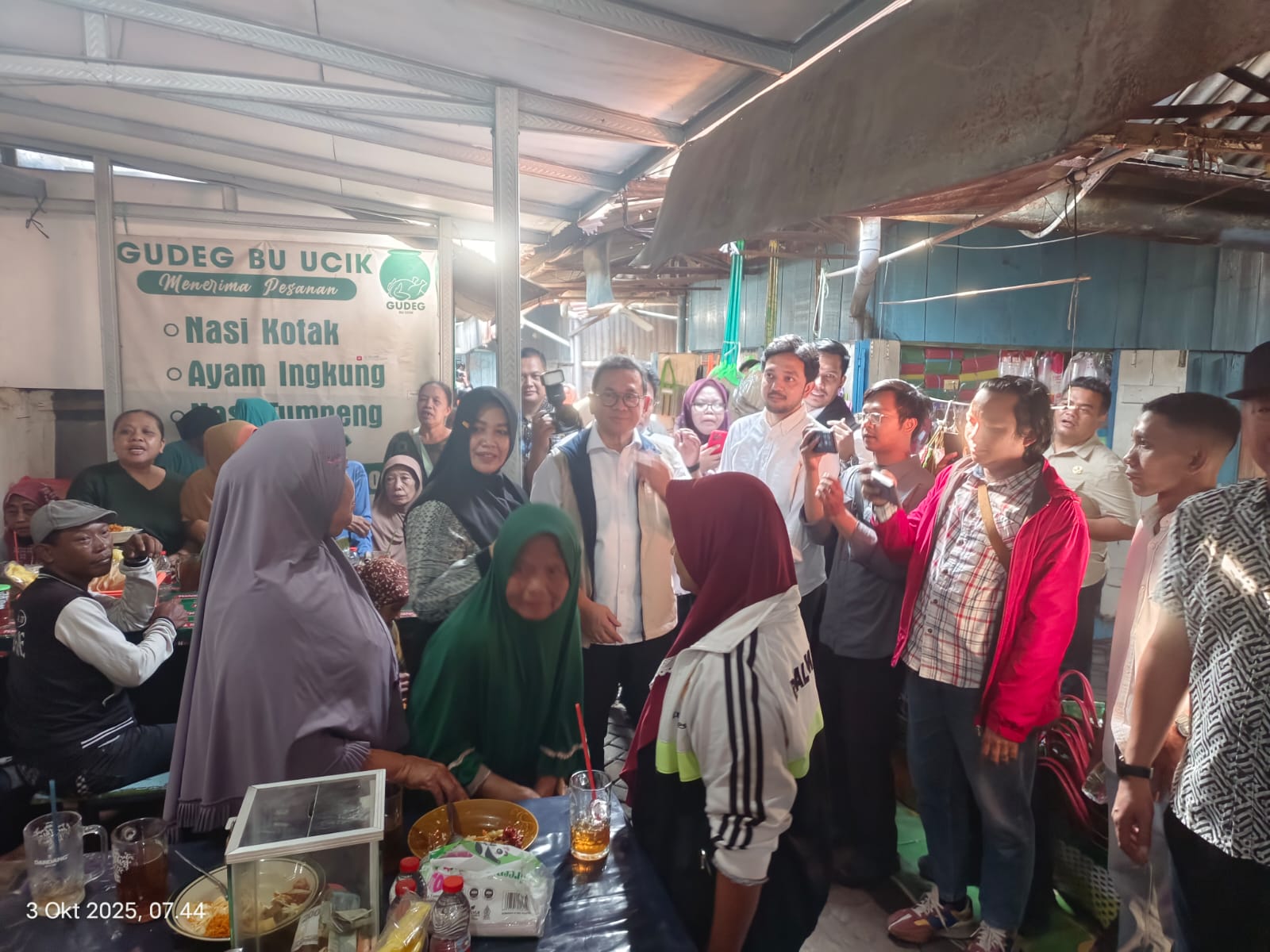 Menteri Perdagangan Kunjungi Pasar Wage Nganjuk, Polsek Nganjuk Kota Laksanakan Pengamanan