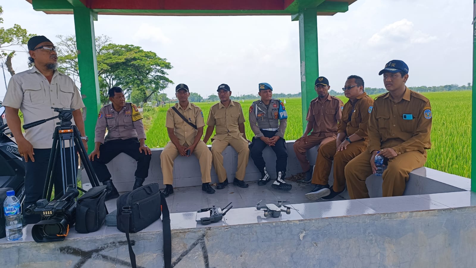 Bincang Santai Patroli Polsek Warujayeng Bersama Petani Desa Sonobekel, Bahas Ketahanan Pangan