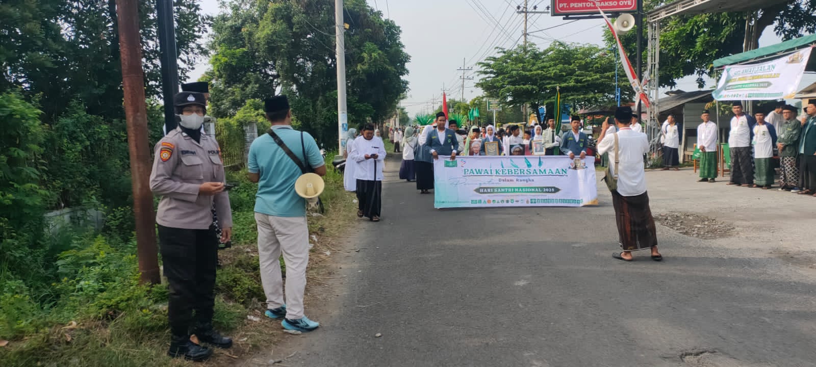 Polsek Kertosono Amankan Pawai Ta’aruf dalam Rangka Hari Santri di Desa Bangsri