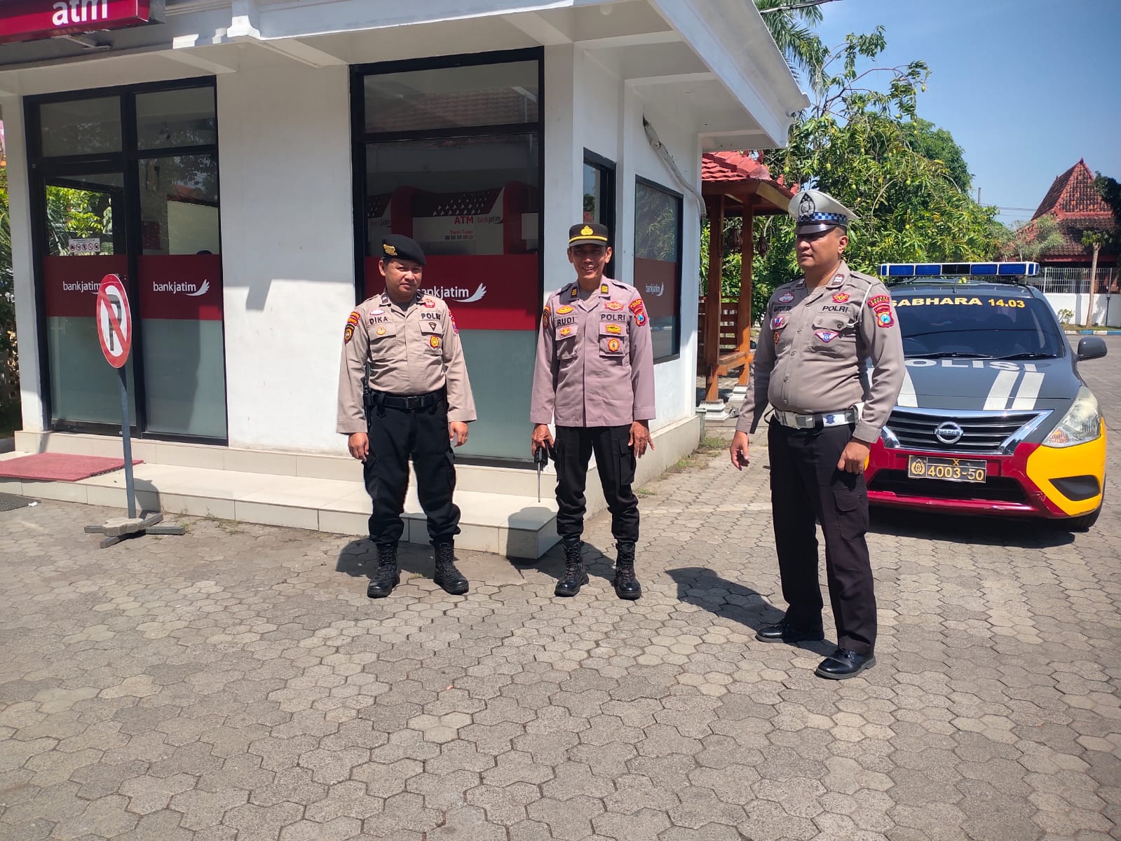 Patroli Objek Vital, Polsek Nganjuk Kota Sambangi Perbankan dan Berikan Himbauan