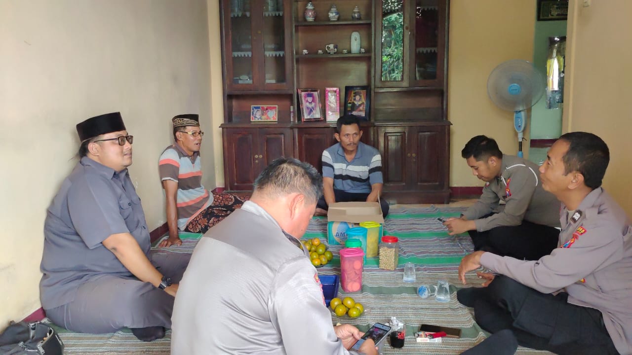Panit Binmas Polsek Warujayeng Gelar Silaturahmi Kamtibmas di Desa Kampungbaru
