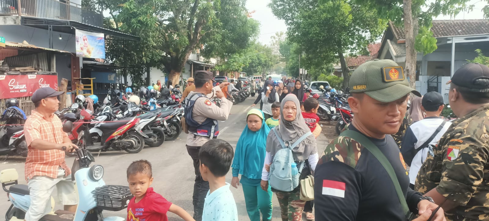 Polsek Nganjuk Kota Amankan Jalan Santai Hari Santri Nasional dan Peresmian Kantor NWC NU Kecamatan Nganjuk