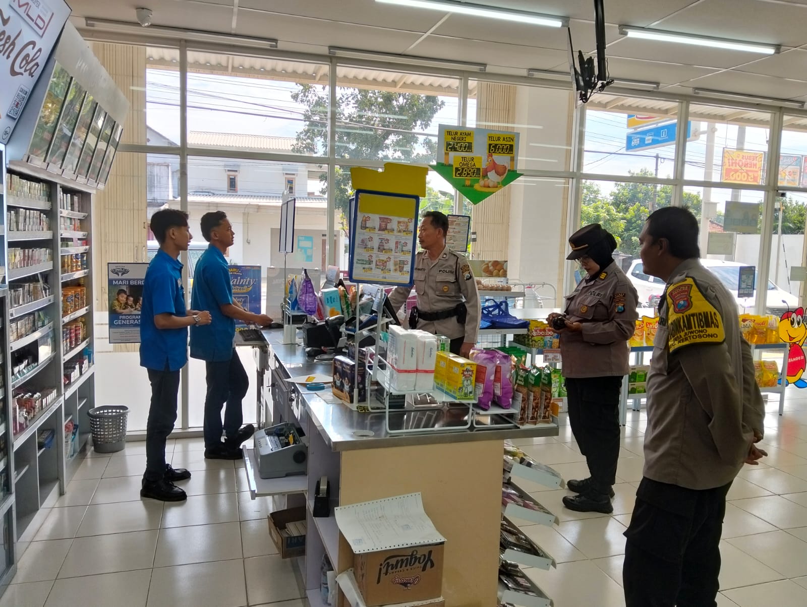 Polsek Kertosono Gelar Patroli di Toko Swalayan, Berikan Himbauan Kamtibmas Waspada Curanmor