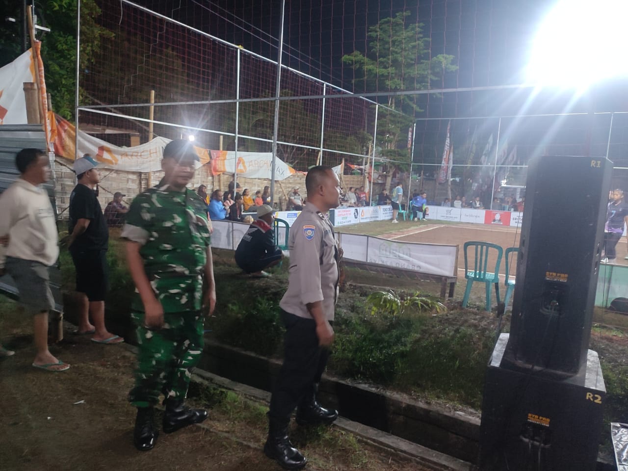 Sinergisitas TNI-Polri Amankan Jalannya Turnamen Bola Volly Kramat Cup II Tahun 2025