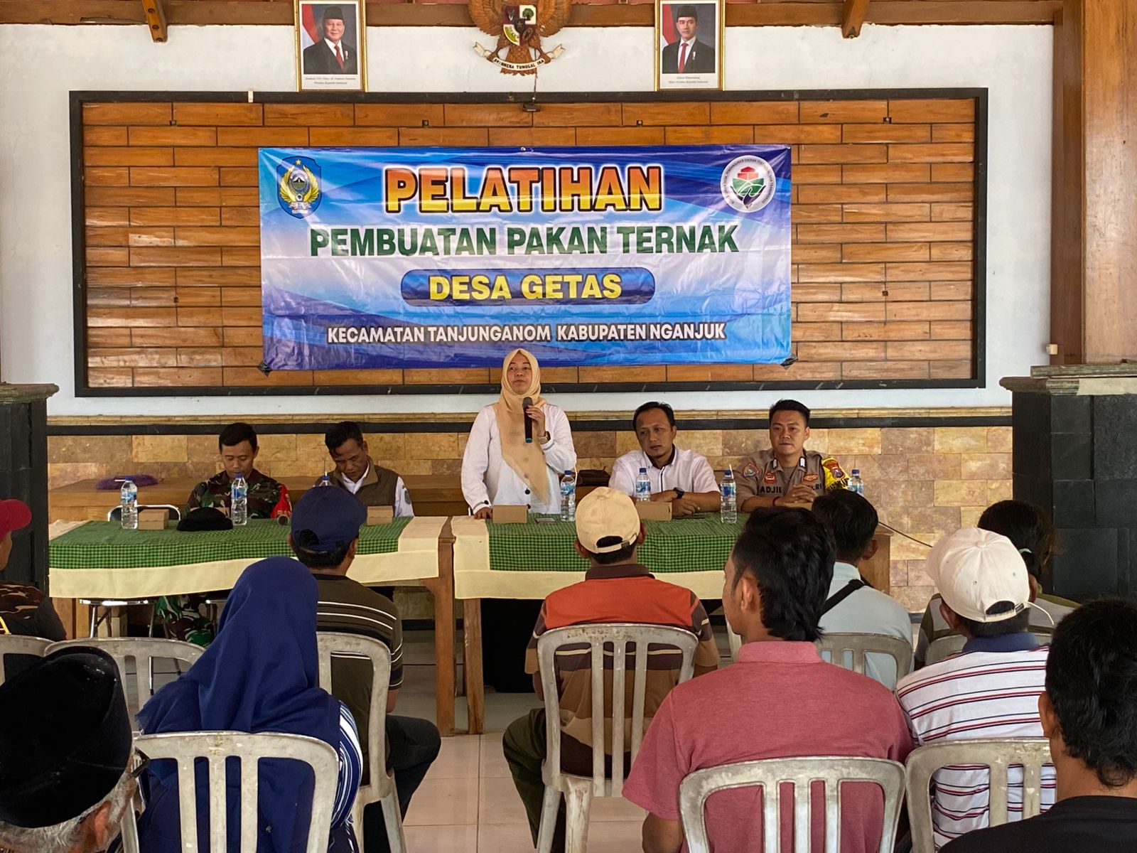 Dukung Ketahanan Pangan, Bhabinkamtibmas Getas Hadiri Pelatihan Pembuatan Pakan Ternak