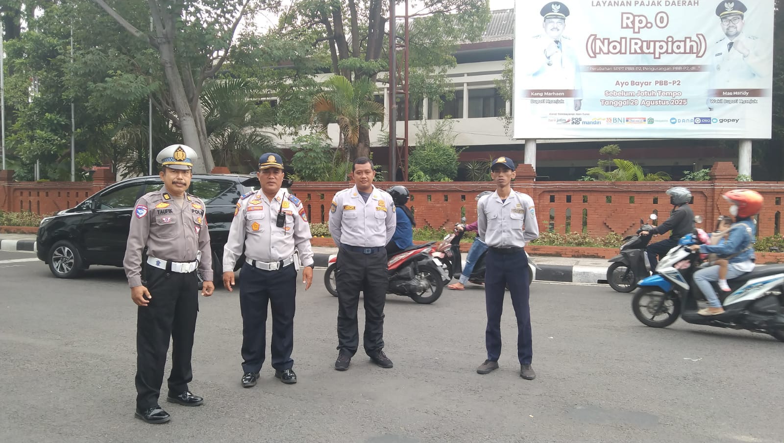 Polsek Nganjuk Kota Amankan Upacara Bendera Peringatan Hari Sumpah Pemuda ke-97 Tahun 2025 di Pendopo Pemda Nganjuk