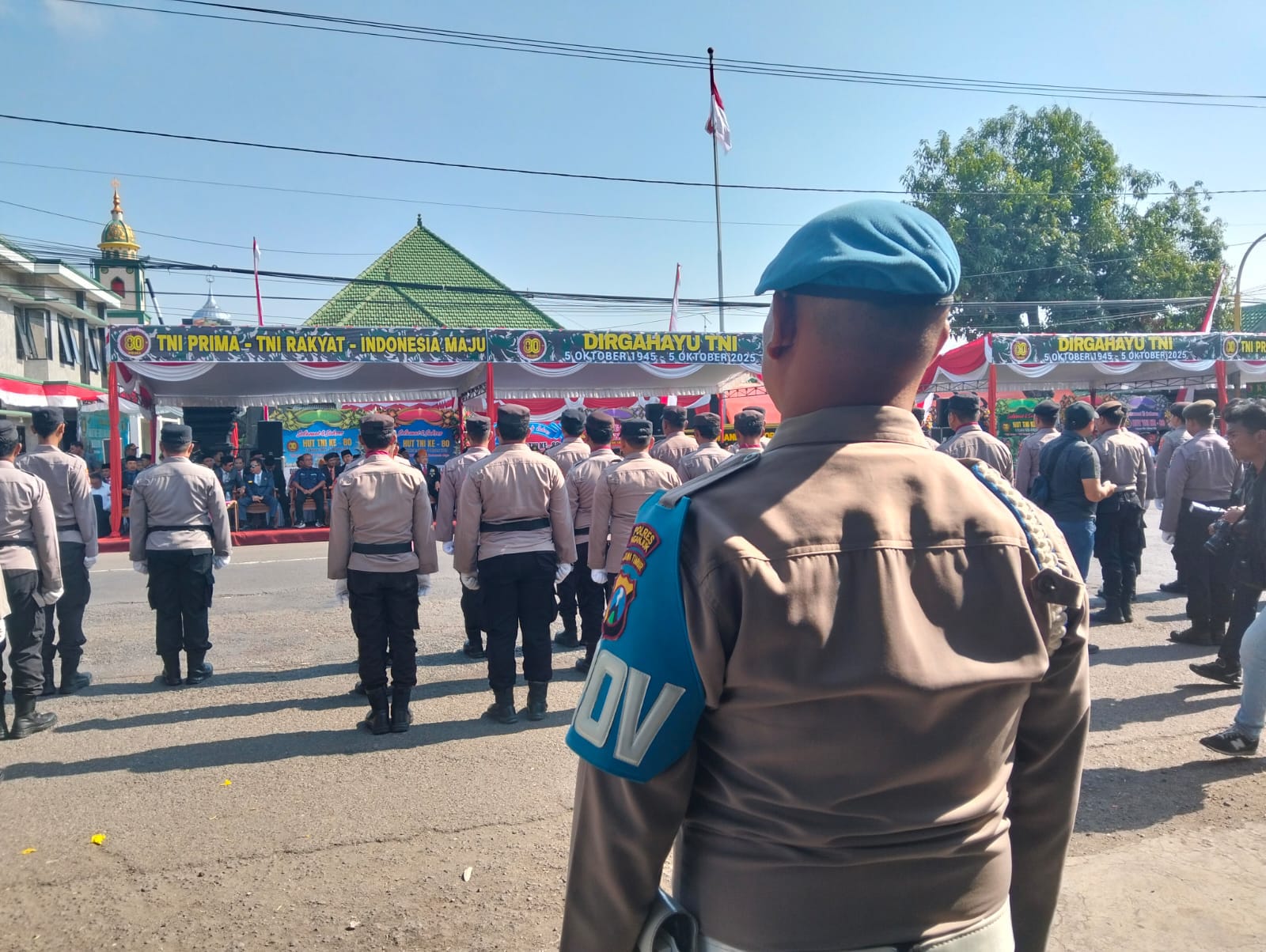 Polsek Nganjuk Kota Amankan Jalannya Upacara Peringatan HUT ke-80 TNI di Makodim Nganjuk