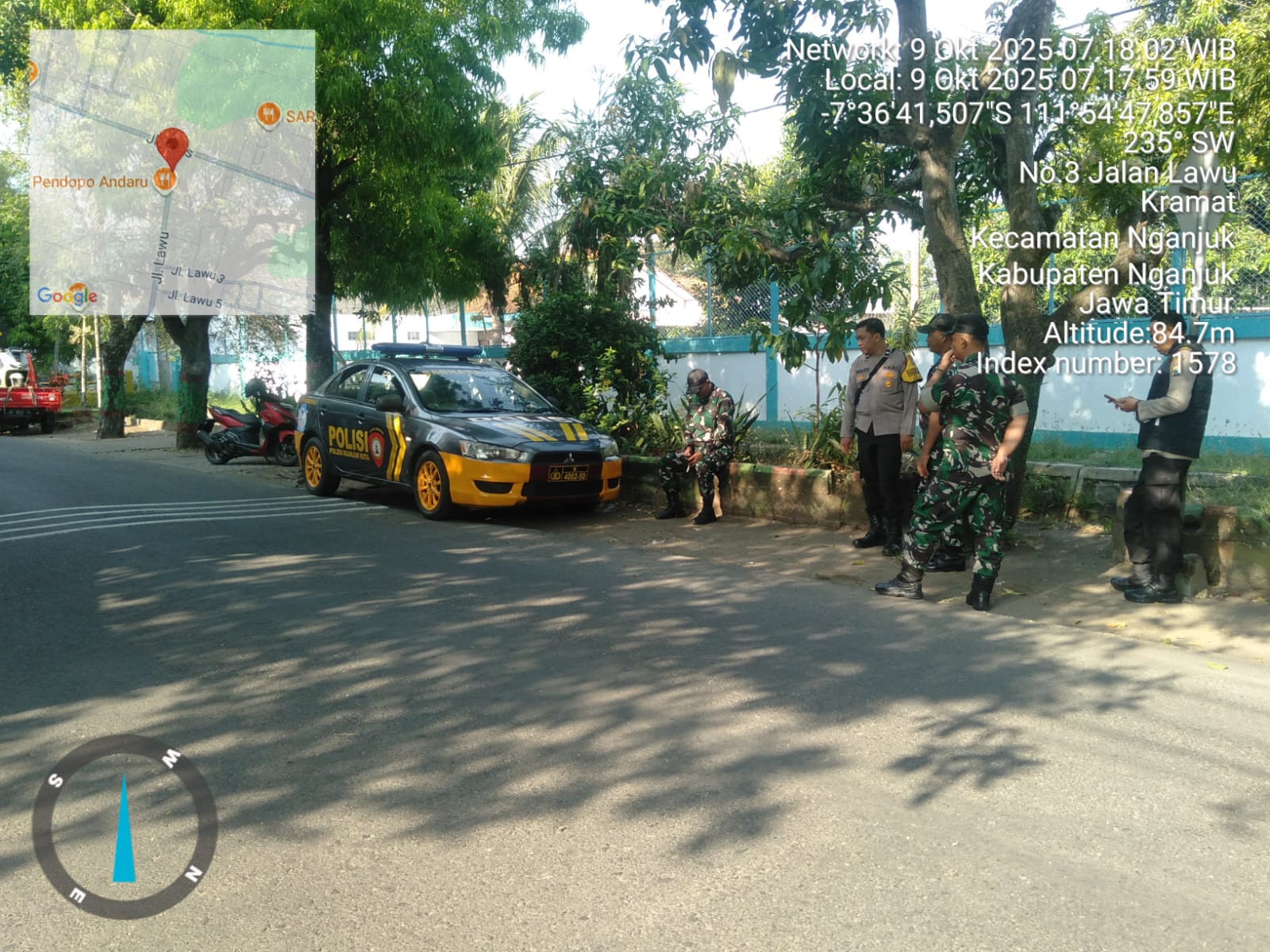 Polsek Nganjuk Kota Kawal dan Amankan Jalan Sehat HUT Ke-46 SMKN 2 Nganjuk