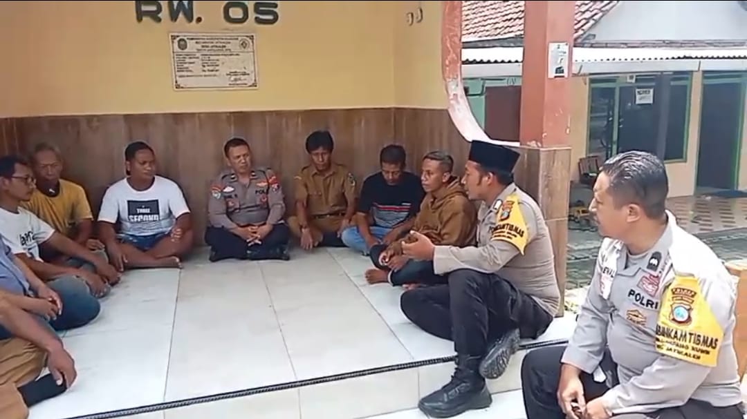 Cangkruan Kamtibmas Ps Kanit Binmas dan Bhabinkamtibmas Polsek Jatikalen berikan Himbauan Kamtibmas