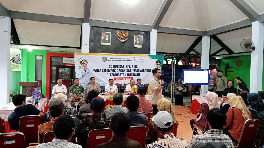 Kapolsek Jatikalen Menghadiri Sosialisasi penanggulangan HIV/AIDS. Di Pendopo Kecamatan Jatikalen