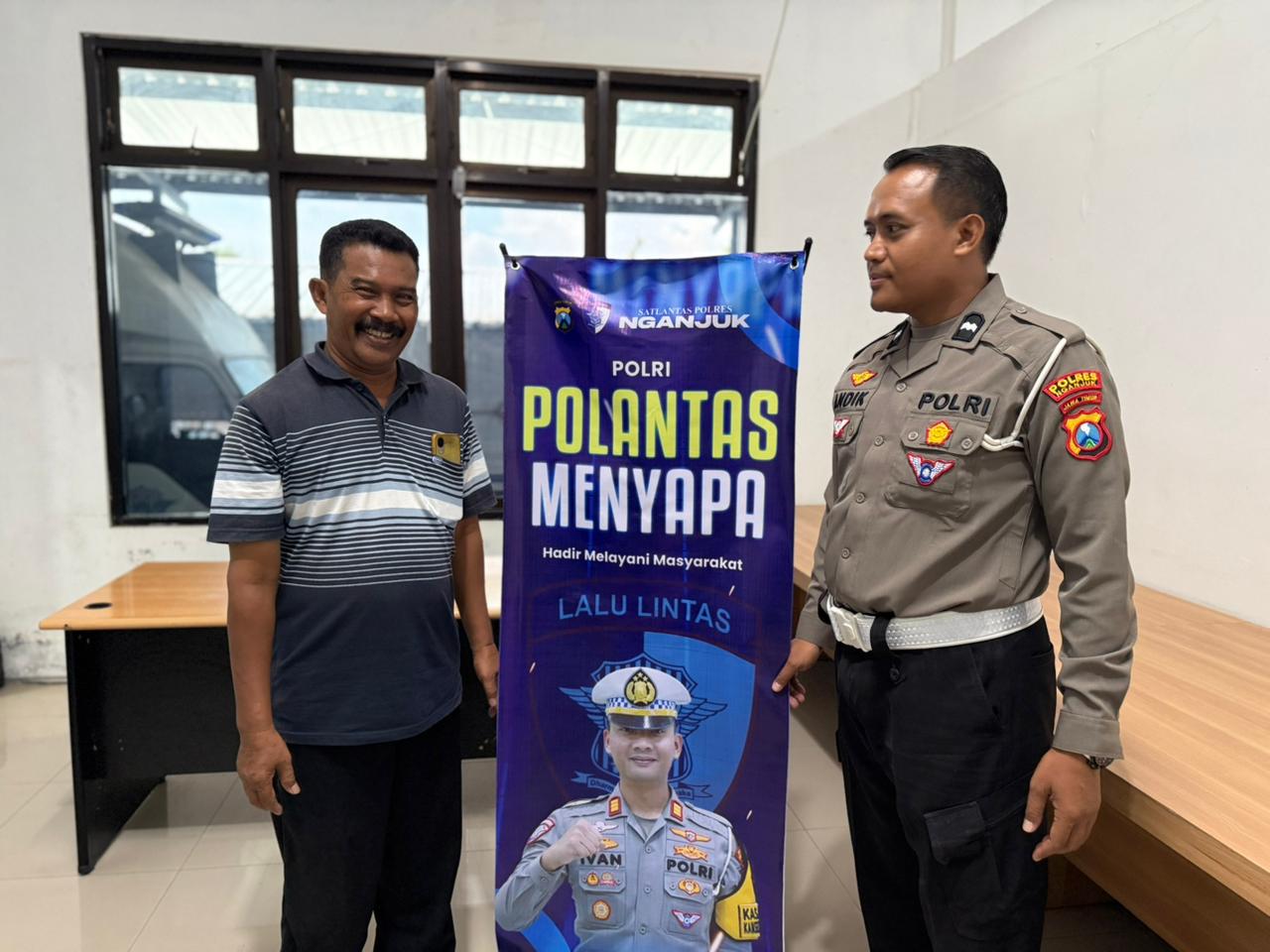 Satlantas Polres Nganjuk Terus Tingkatkan Pelayanan Humanis kepada Masyarakat Lewat Program “Polantas Menyapa”
