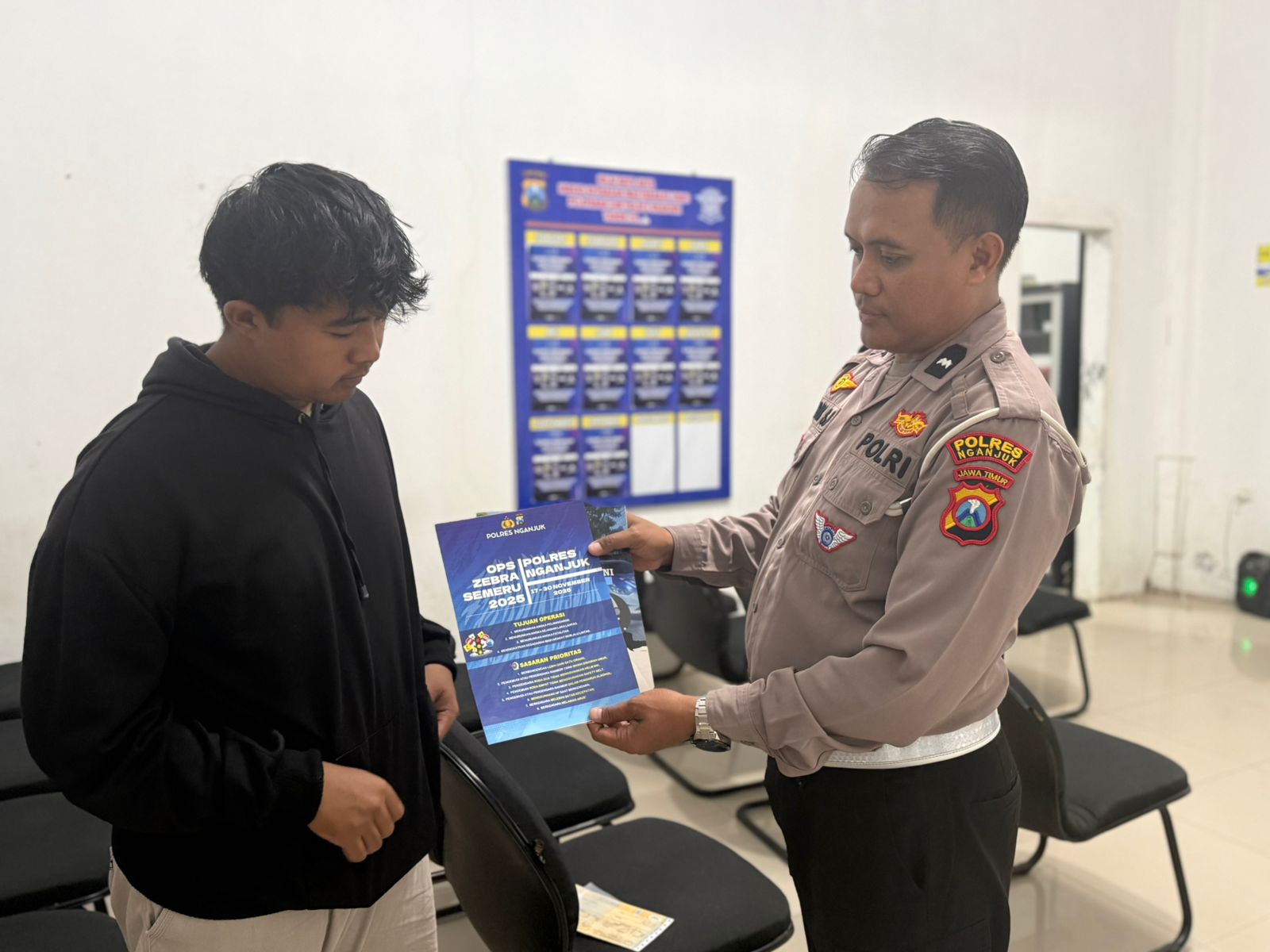 Polantas Menyapa: Edukasi Ops Zebra Semeru 2025 Digencarkan di Satpas Nganjuk