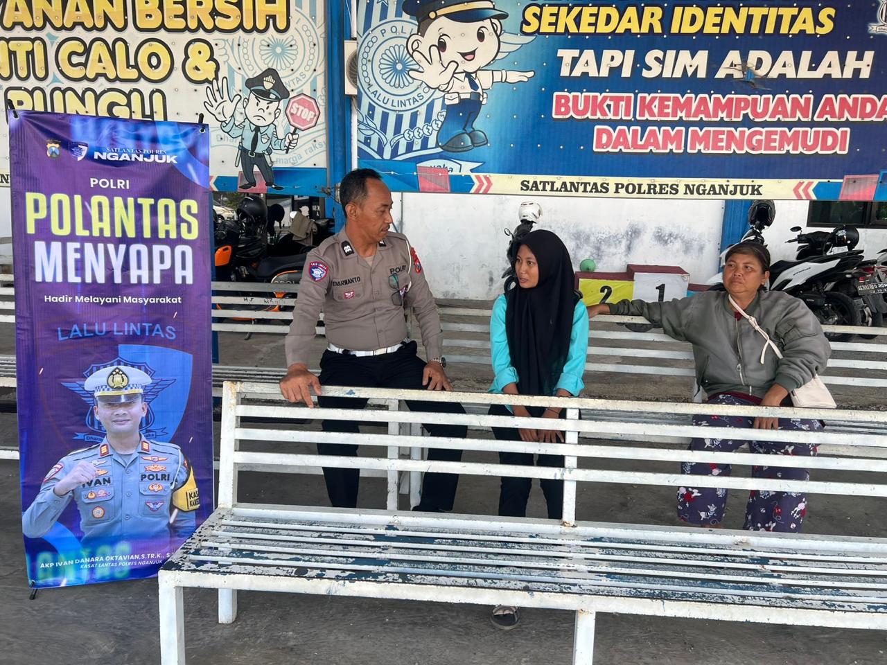 Satlantas Polres Nganjuk Hadirkan “Polantas Menyapa” di Satpas, Tingkatkan Pelayanan Humanis kepada Pemohon SIM