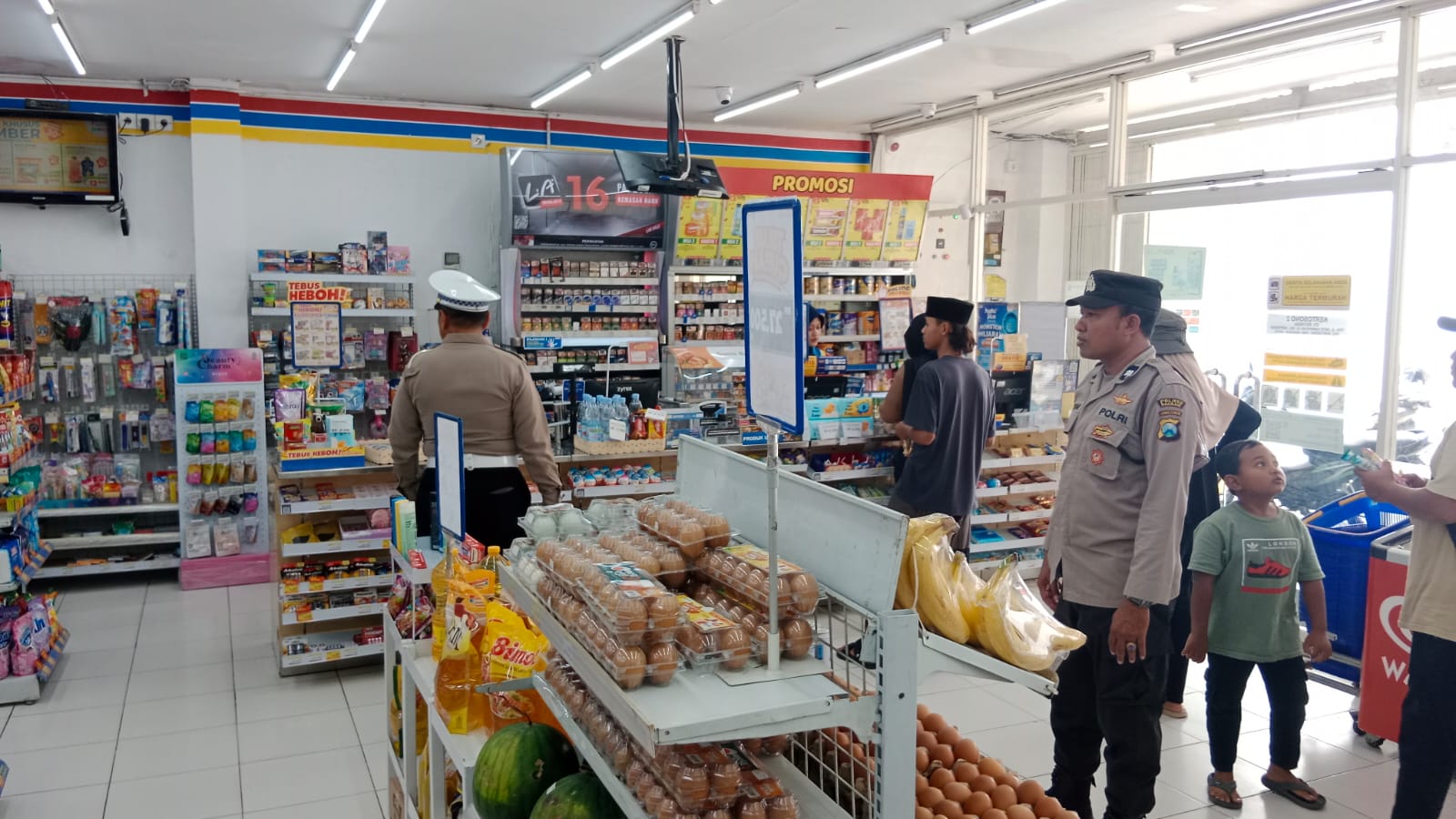 Polsek Kertosono Gelar Patroli di Toko Swalayan, Berikan Himbauan Kamtibmas Waspada Curanmor