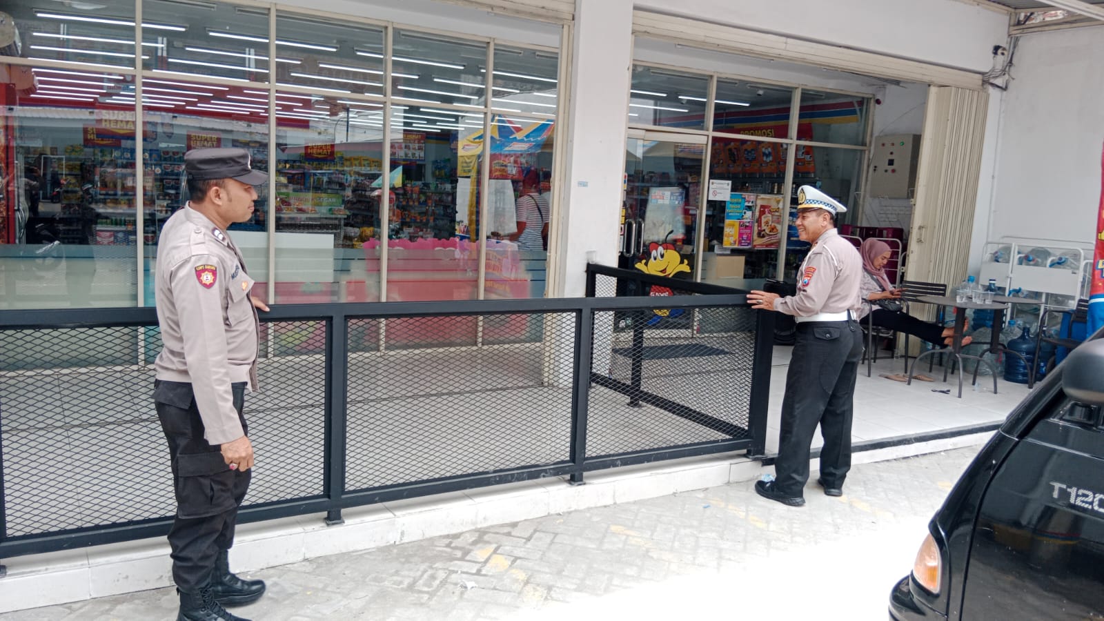 Polsek Kertosono Gelar Patroli di Toko Swalayan, Berikan Himbauan Kamtibmas Waspada Curanmor