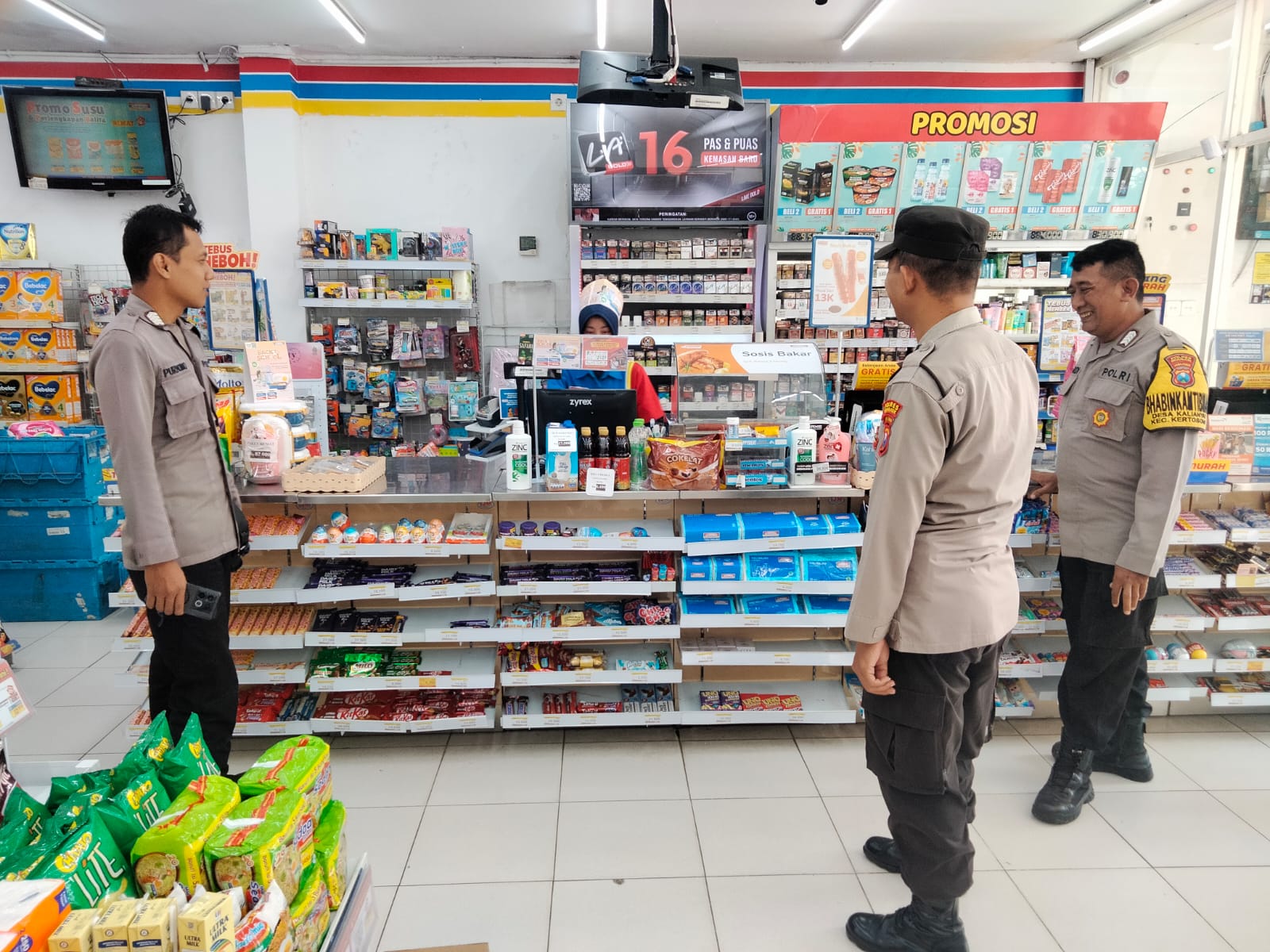 Polsek Kertosono Gelar Patroli di Toko Swalayan, Berikan Himbauan Kamtibmas Waspada Curanmor