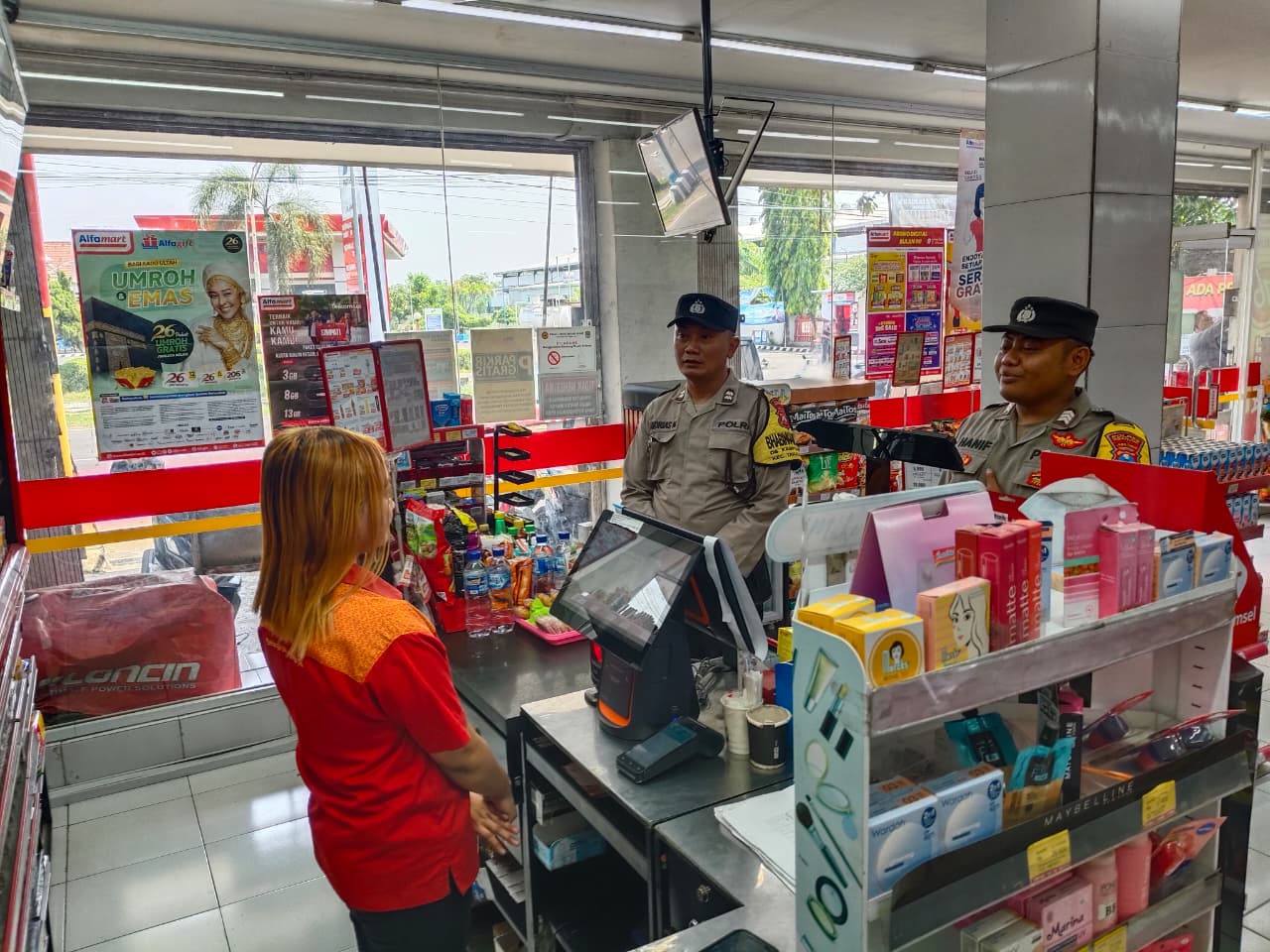 Sambangi Objek Vital, Upaya Preventif Polsek Warujayeng Ciptakan Situasi Kondusif