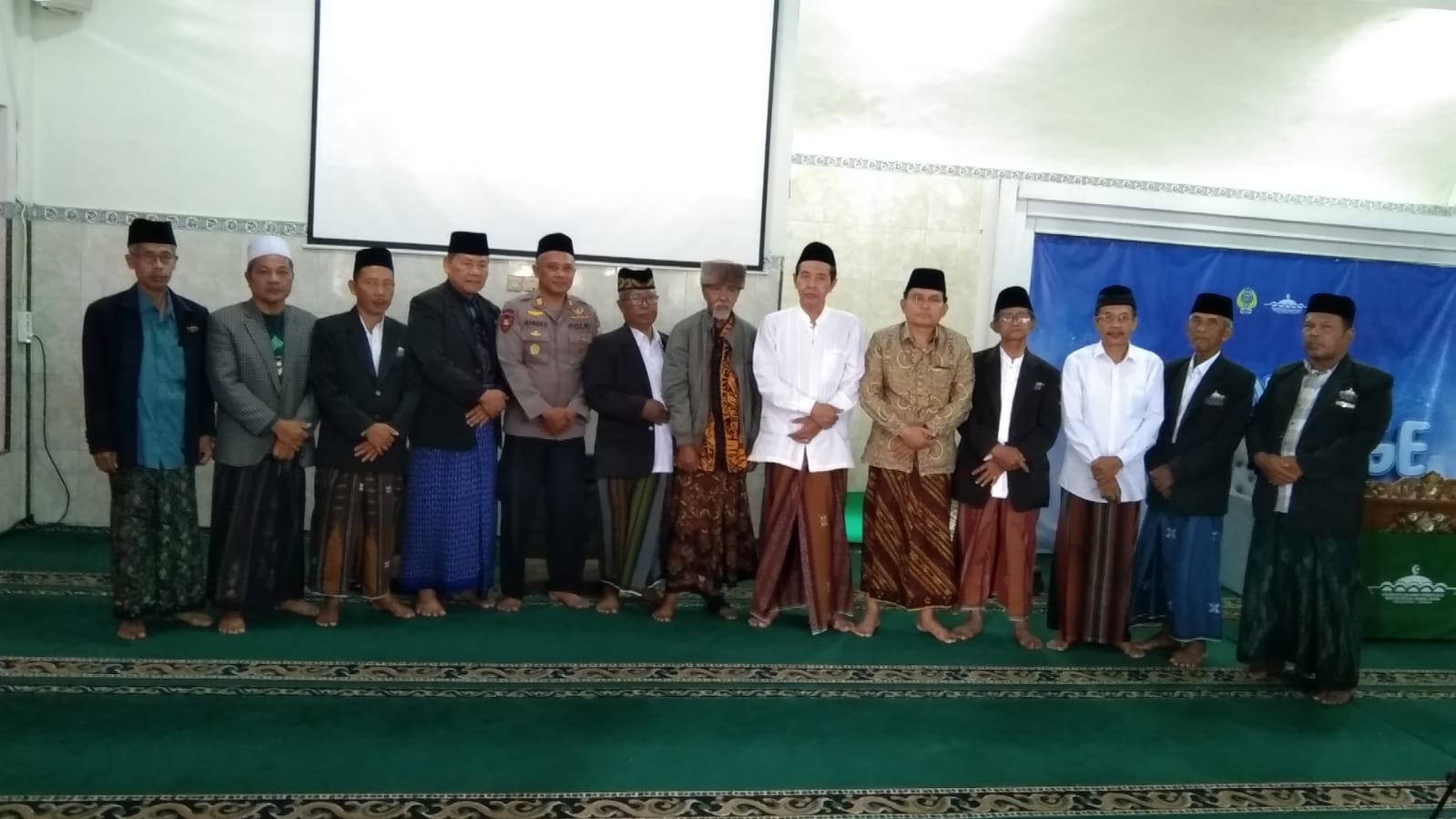 Jalin Silaturahmi dan Sinergi, Kapolsek Warujayeng Hadiri Rutinan Ngaji Ahad Wage