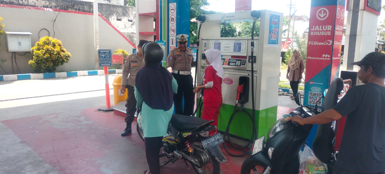 Cek Stok BBM, Patroli Samapta Sampaikan Himbauan Kamtibmas