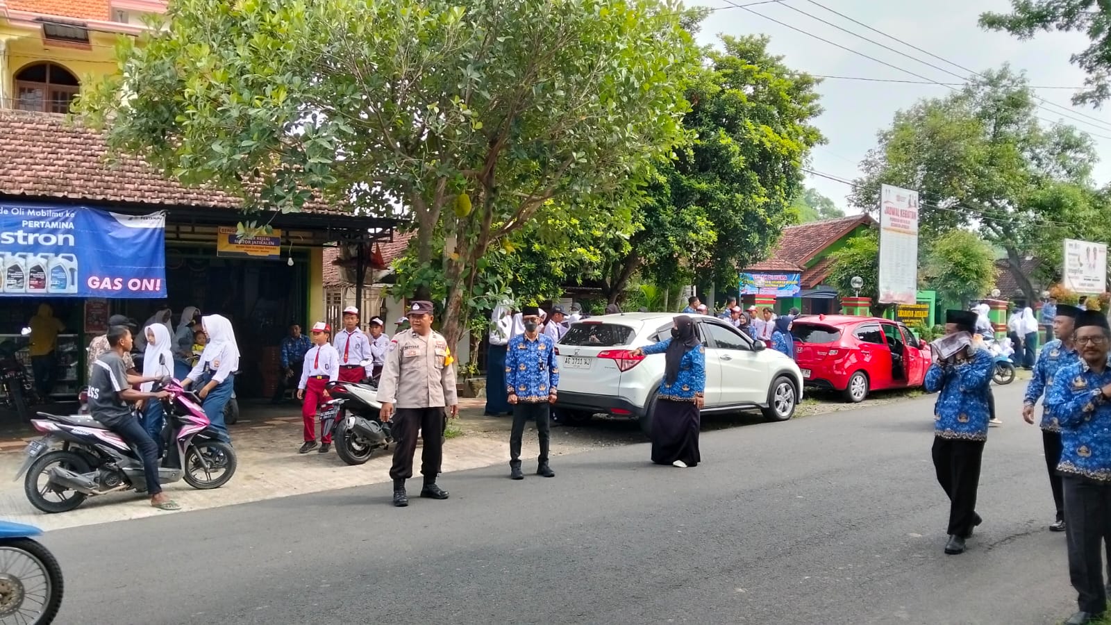 ‎Polsek Jatikalen Bersama TNI Hadiri Upacara Peringatan Hari Pahlawan Di Pendopo kecamatan Jatikalen