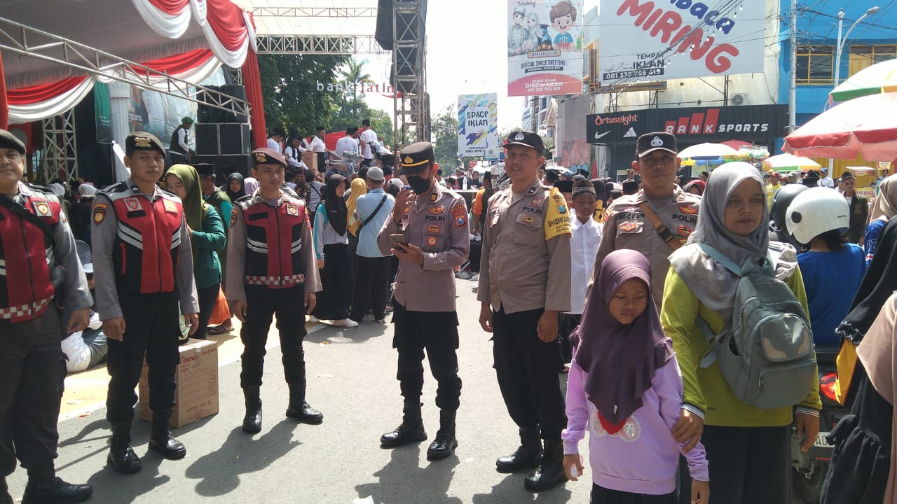 Polsek Nganjuk Kota Amankan Jalan Santai dan Car Free Day Hari Santri Nasional 2025