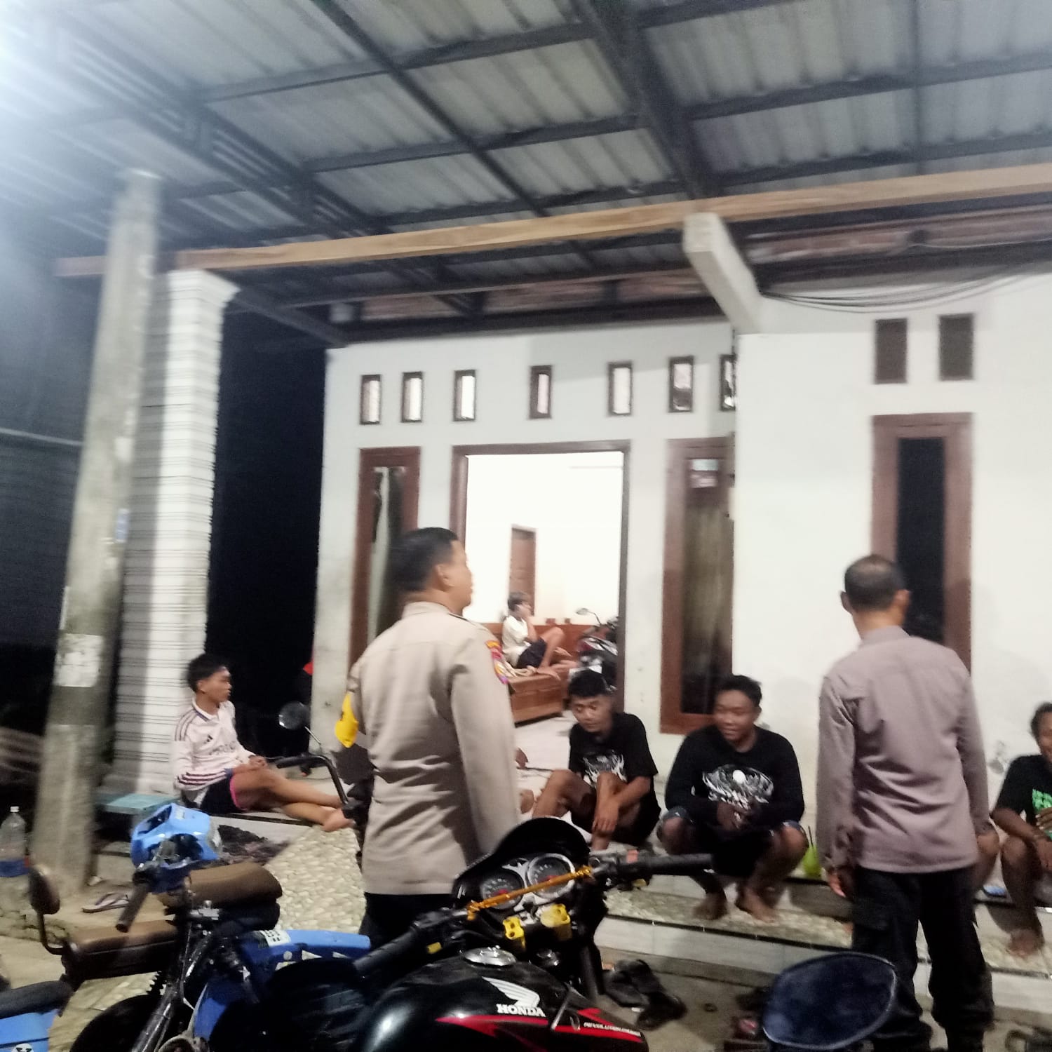 Ka Spkt Bersama Bhabinkamtibmas Desa Begendeng Polsek Jatikalen Patroli Dialogis dan Sambang di Desa Binaan, Ini tujuannya