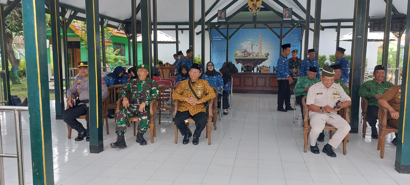 Polsek Kertosono Amankan Upacara Hari Pahlawan Nasional di Pendopo Kecamatan Kertosono