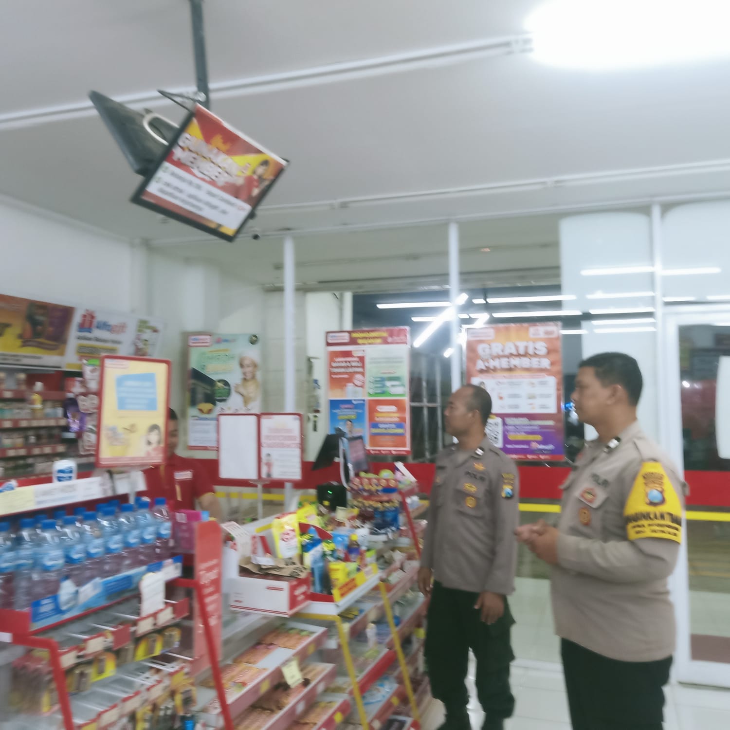 Patroli Alfamart Personil Polsek Jatikalen Berikan Himbauan Dan Pesan Kamtibmas