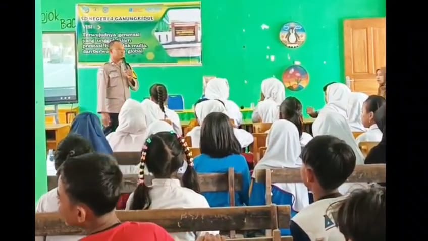 Unit Binmas Polsek Nganjuk Kota Beri Penyuluhan Wawasan Kebangsaan dan Bahaya Cyber Bullying