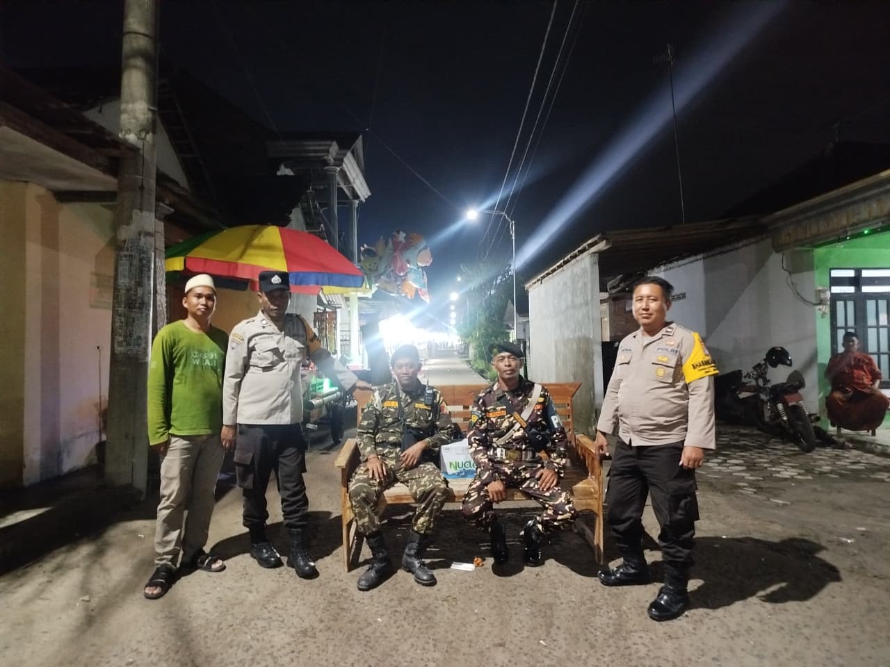 Anggota Polsek Jatikalen Laksanakan Pengamanan Pengajian dalam Rangka Hajatan Pernikahan