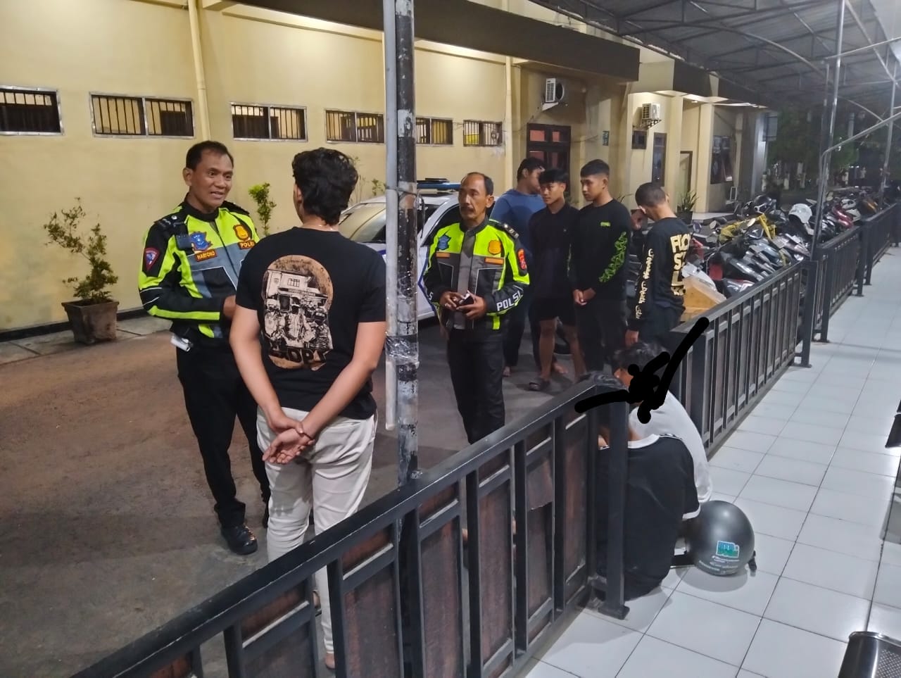 Patroli Satlantas dan Resmob Polres Nganjuk Sergap Dua Remaja Pelaku Perampasan Motor, Kapolres Tekankan Penanganan Khusus