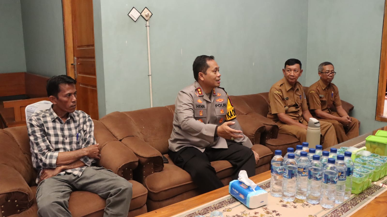 Silaturahmi Kamtibmas Kapolres Nganjuk Bersama Forpimcam Sukomoro dan Para Kades Bahas Banjir dan Kerawanan Lalu Lintas di Desa Nglundo