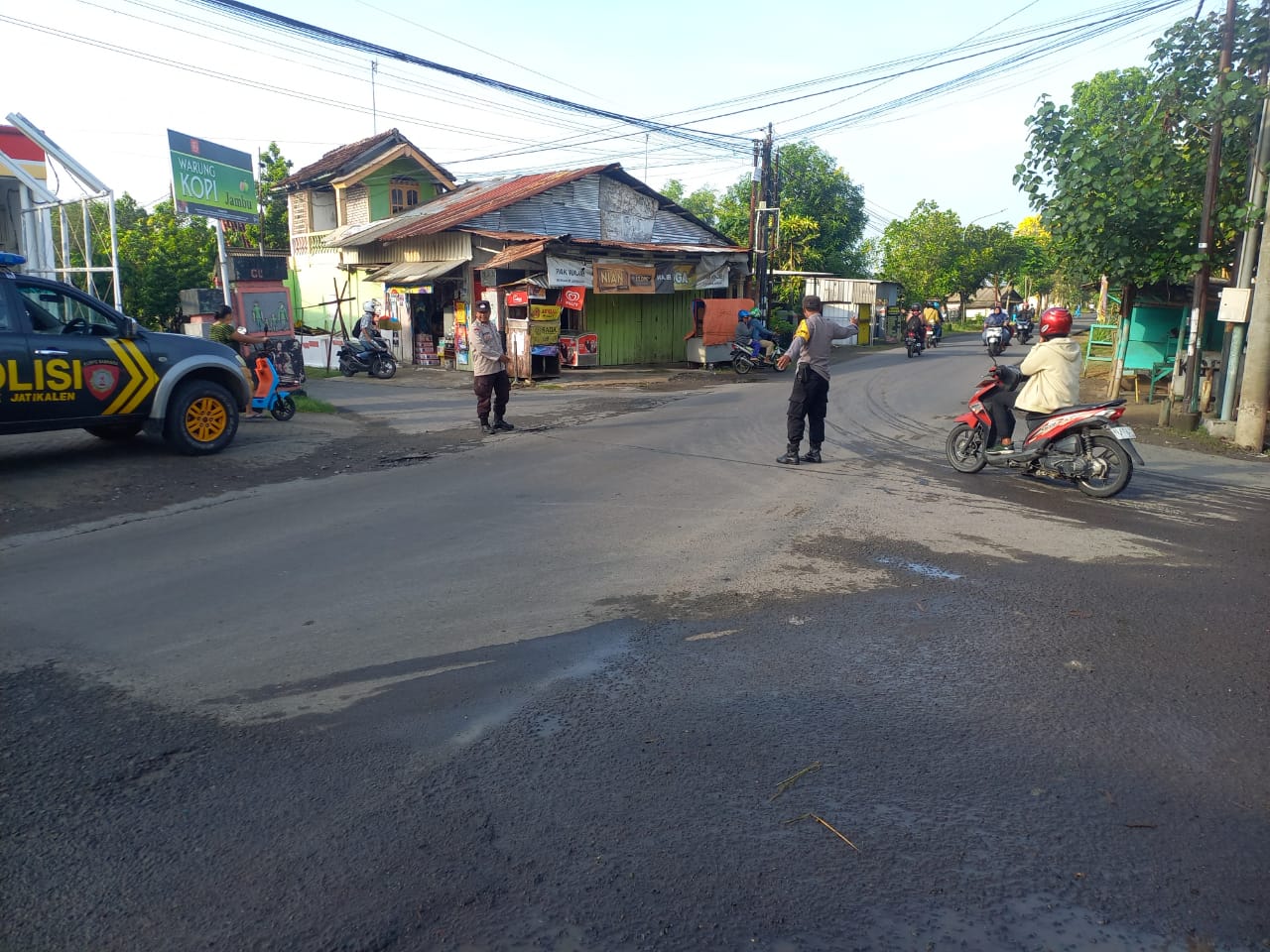 Polsek Jatikalen Laksanakan Penampilan Pagi, Wujud Nyata Pelayanan Prima Polri kepada Masyarakat