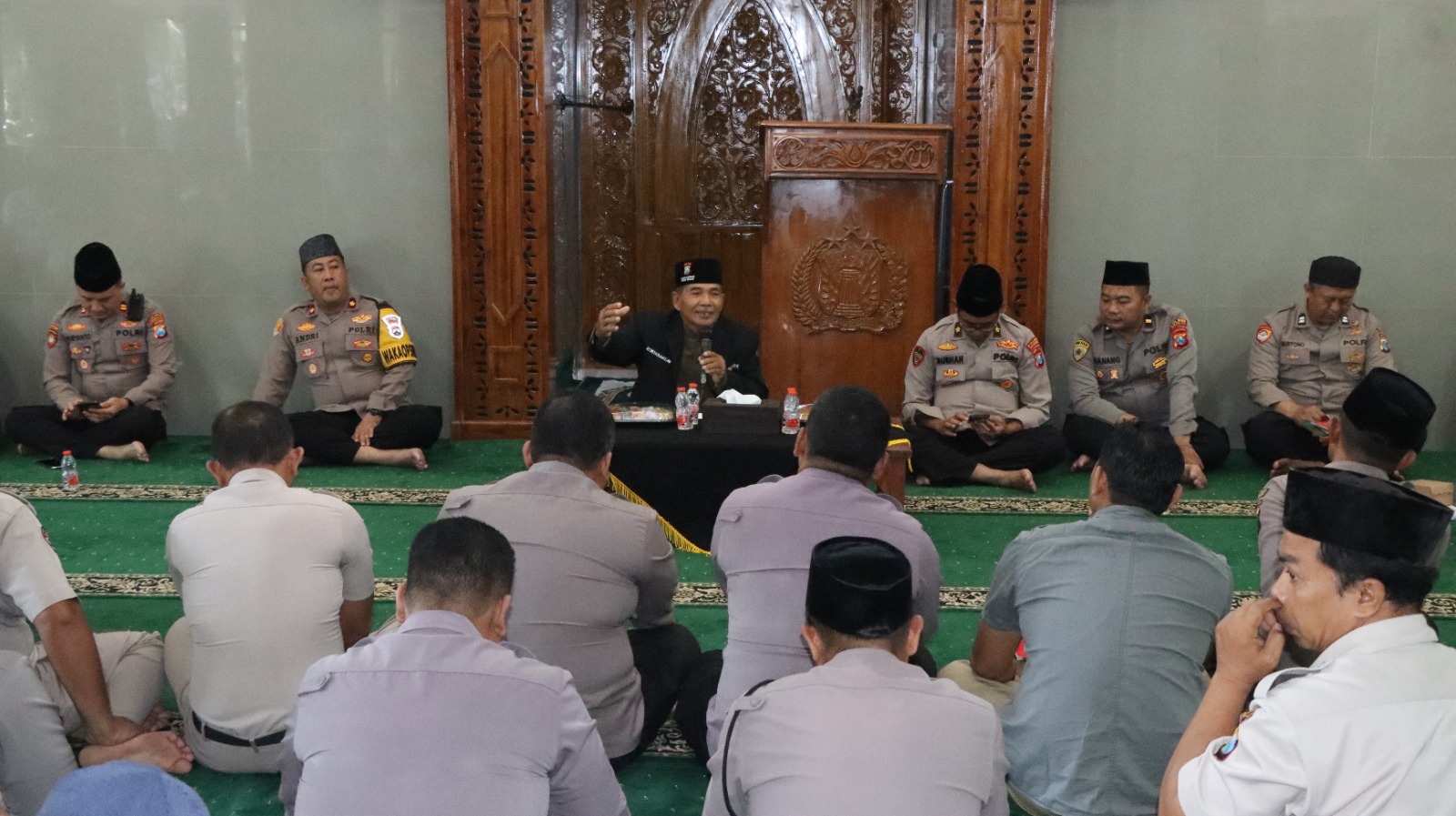 Binrohtal Polres Nganjuk Tekankan Pentingnya Salat Tepat Waktu sebagai Cermin Disiplin Anggota