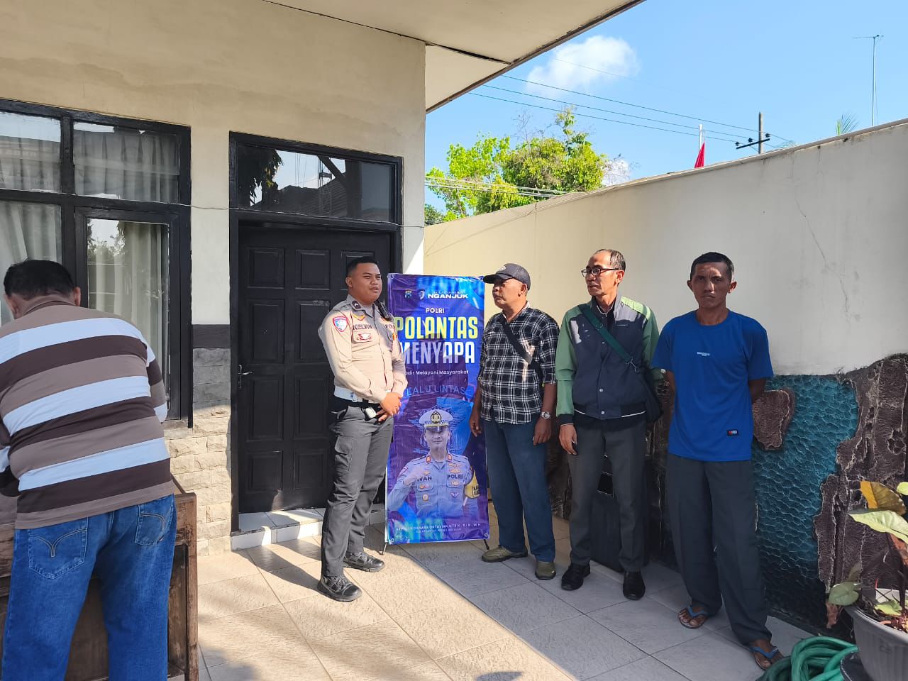 Satlantas Polres Nganjuk Terus Hadirkan Pelayanan Ramah Melalui Program “Polantas Menyapa”