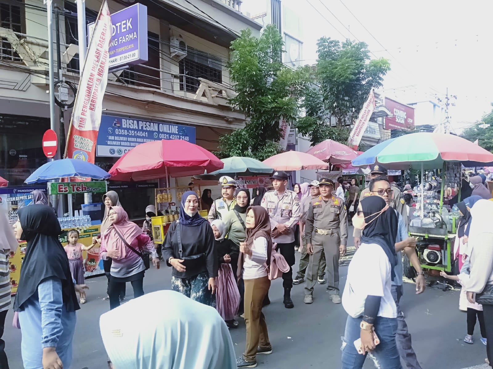 Polsek Nganjuk Kota Amankan Giat Car Free Day dan Makan Ikan Bersama Bupati Nganjuk