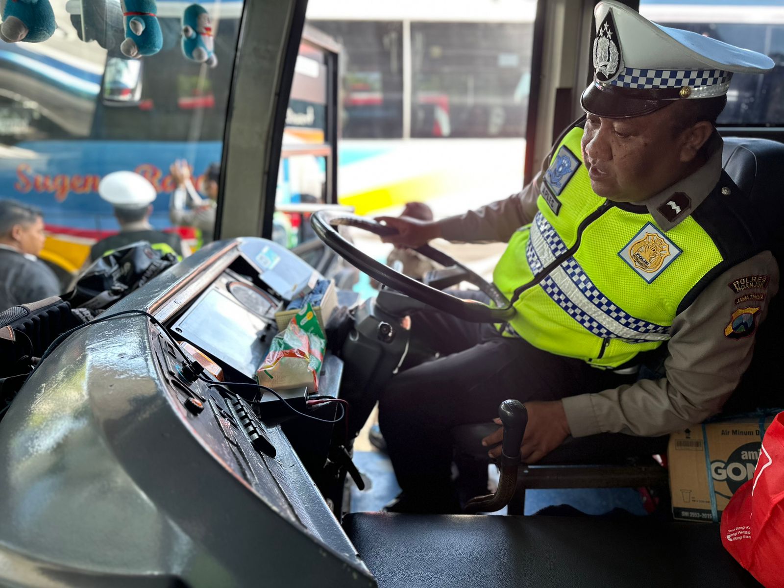 Satlantas Polres Nganjuk Lakukan Ramcheck Armada Bus Jelang Operasi Lilin Semeru 2025