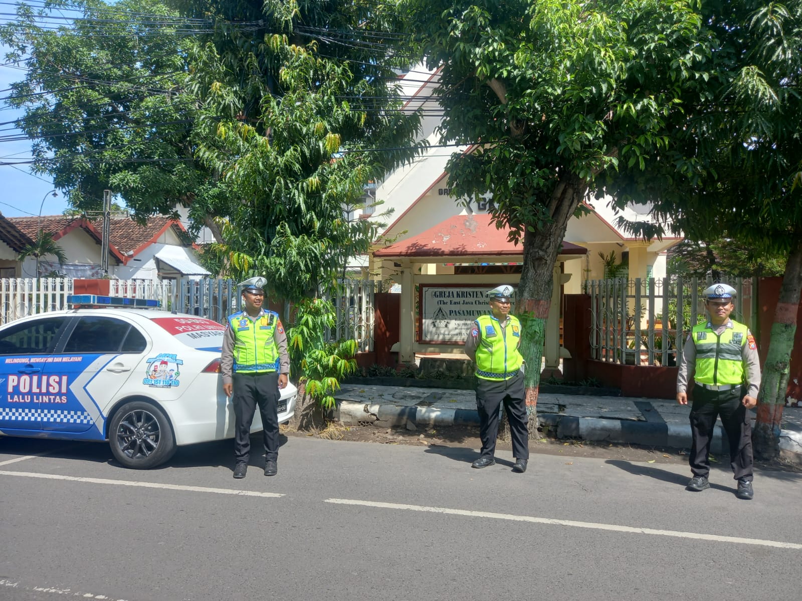 Polantas Menyapa, Satlantas Nganjuk Patroli Tempat Ibadah Nasrani Jelang Peningkatan Aktivitas Peribadatan