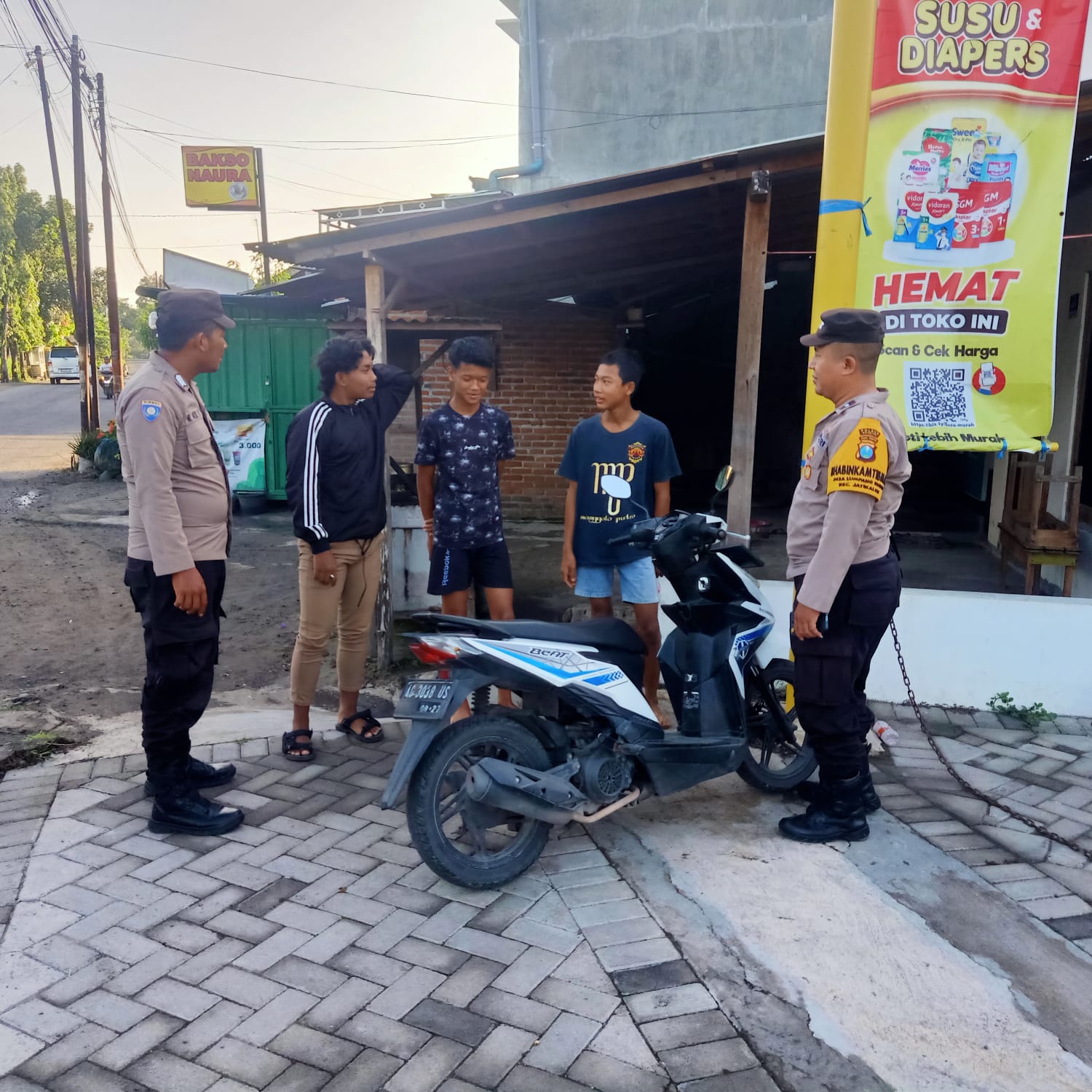 Jelang Tahun Baru, Anggota Polsek Jatikalen Sambang Warga Pemuda Himbauan Kamtibmas