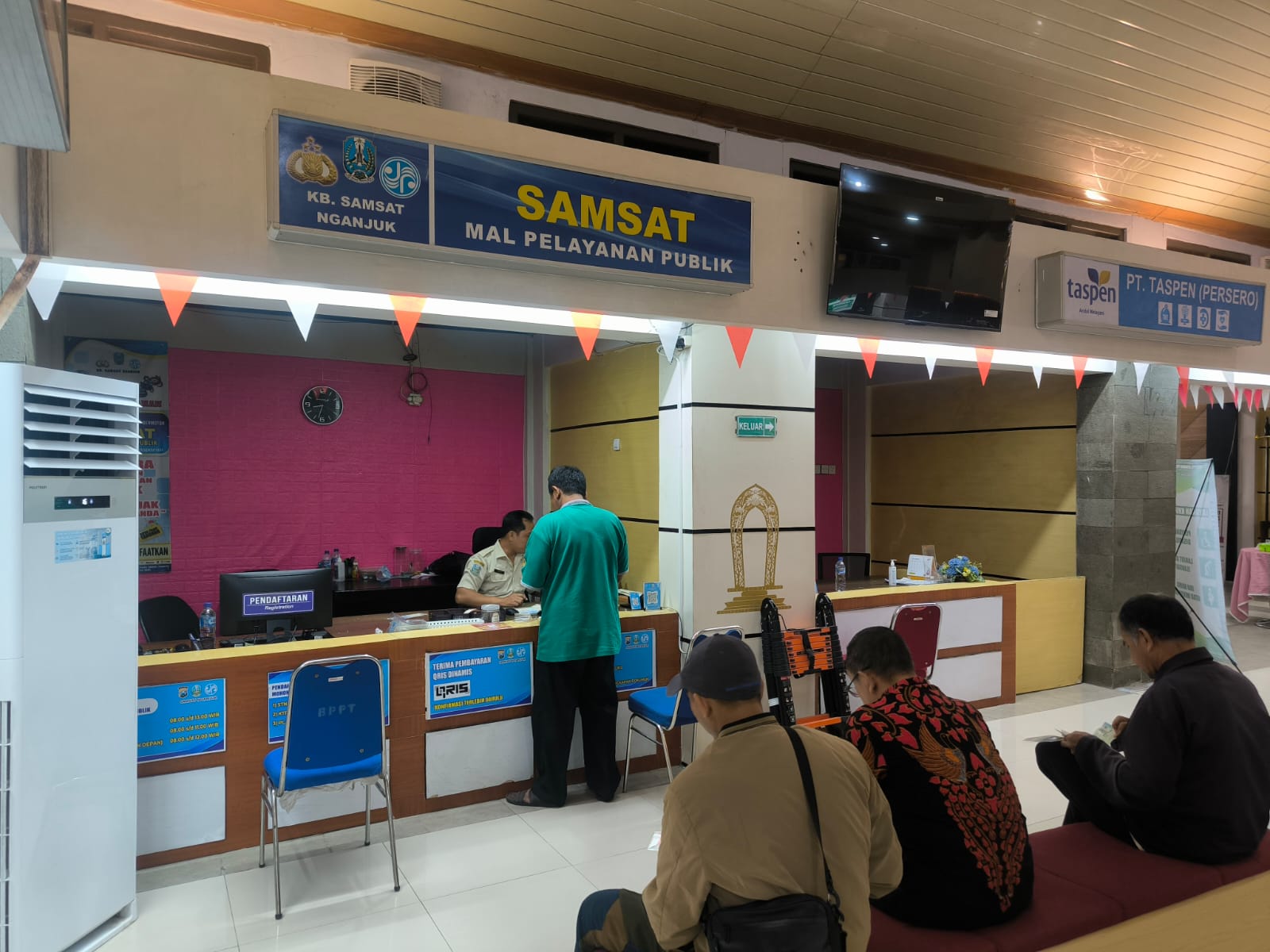 Tak Perlu ke Samsat Induk, Polantas Nganjuk Sediakan Layanan Payment di MPP