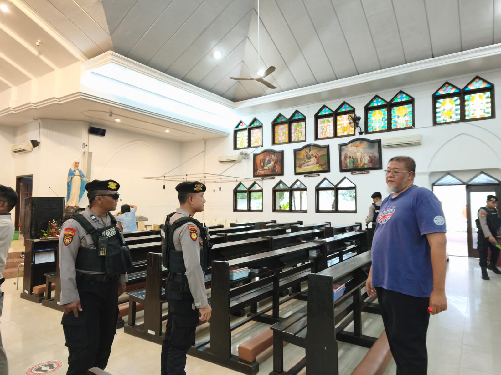 Polres Nganjuk Sterilisasi Gereja Jelang Malam Natal, K9 dan Metal Detector Diterjunkan