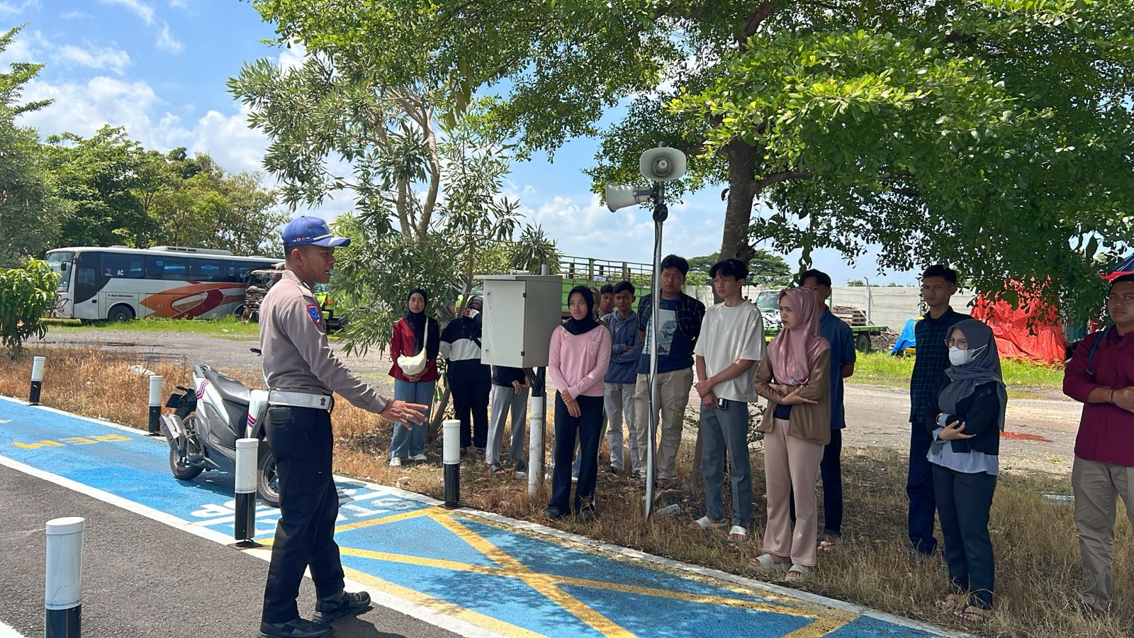 Polantas Menyapa, Satlantas Nganjuk Beri Pendampingan Humanis Uji Praktik SIM