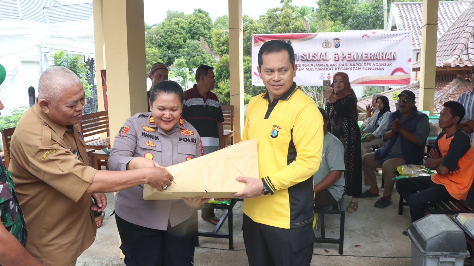 Trabas Kamtibmas, Kapolres Nganjuk Bersama Komunitas Trail Salurkan Bansos dan Layanan Kesehatan Gratis