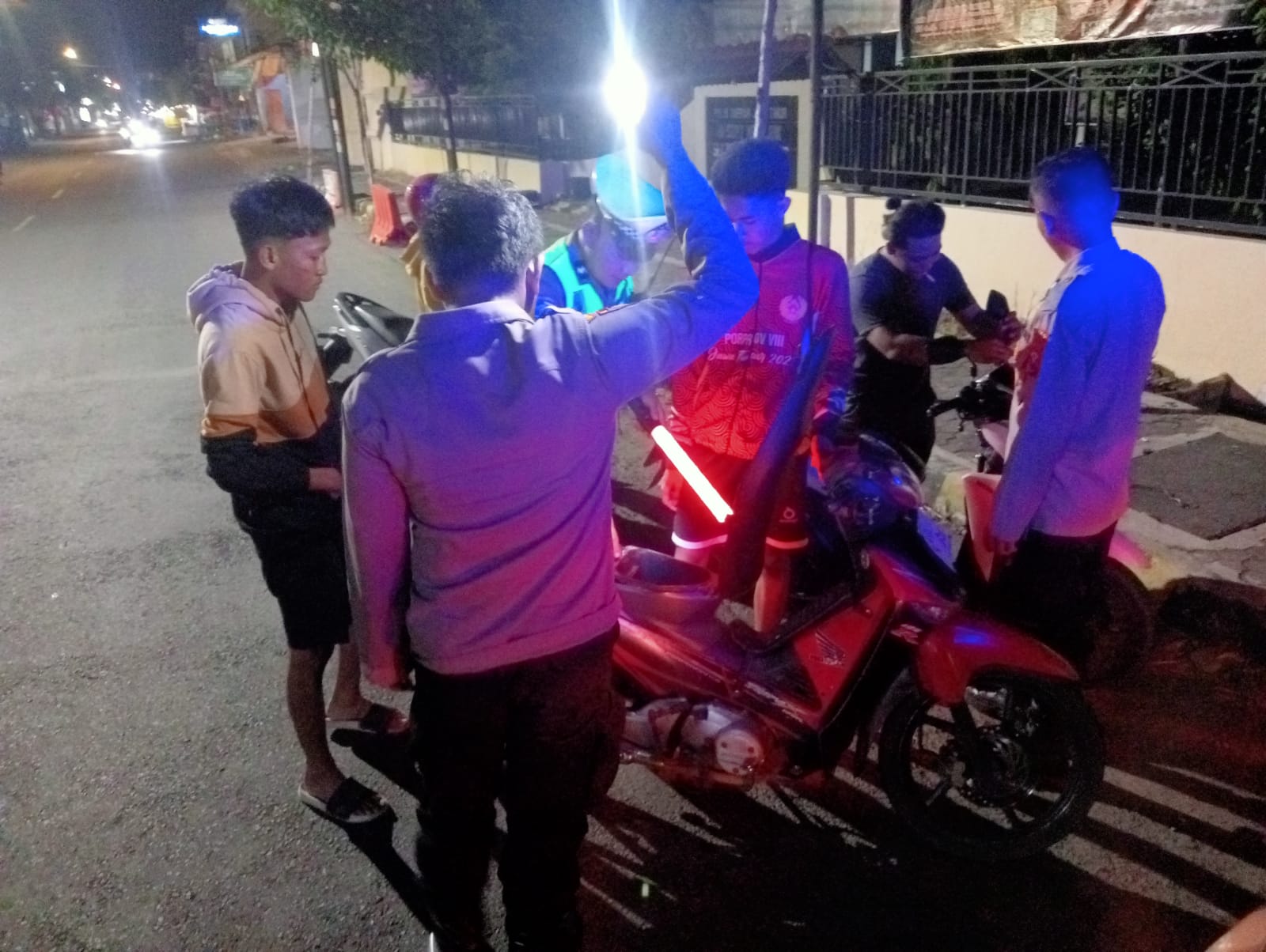 Cegah Balap Liar, Polsek Warujayeng Gelar Razia SREG di Jalan A. Yani Tanjunganom