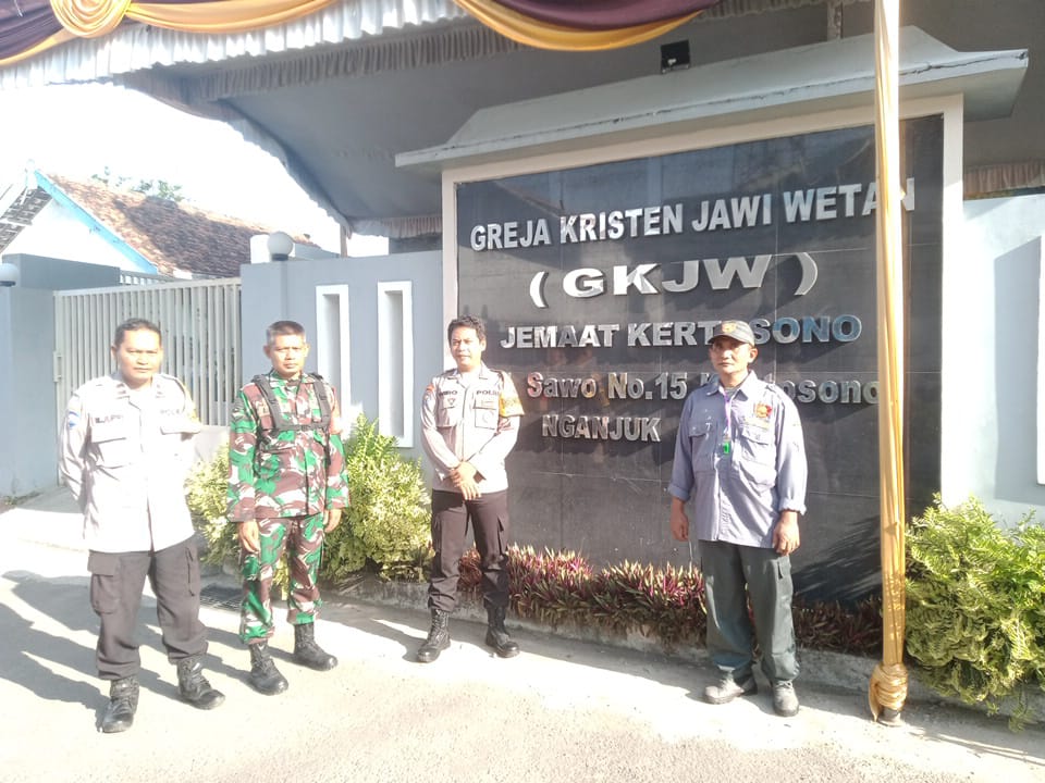 Jamin Keamanan Perayaan Natal , Polsek Kertosono Laksanakan Pengamanan Gereja