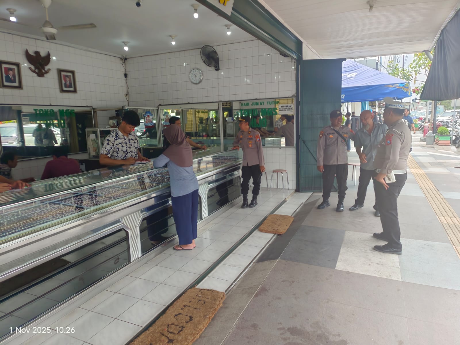 Antisipasi Libur Panjang Nataru, Patroli Polsek Nganjuk Kota Sasar Pertokoan Emas