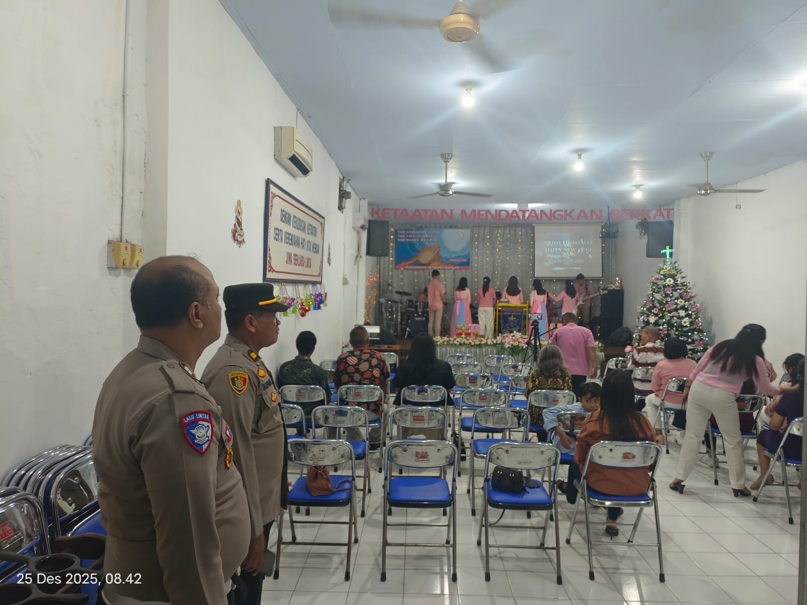 Polsek Nganjuk Kota Amankan Perayaan Hari Natal 2025, Wujudkan Ibadah Aman dan Khidmat