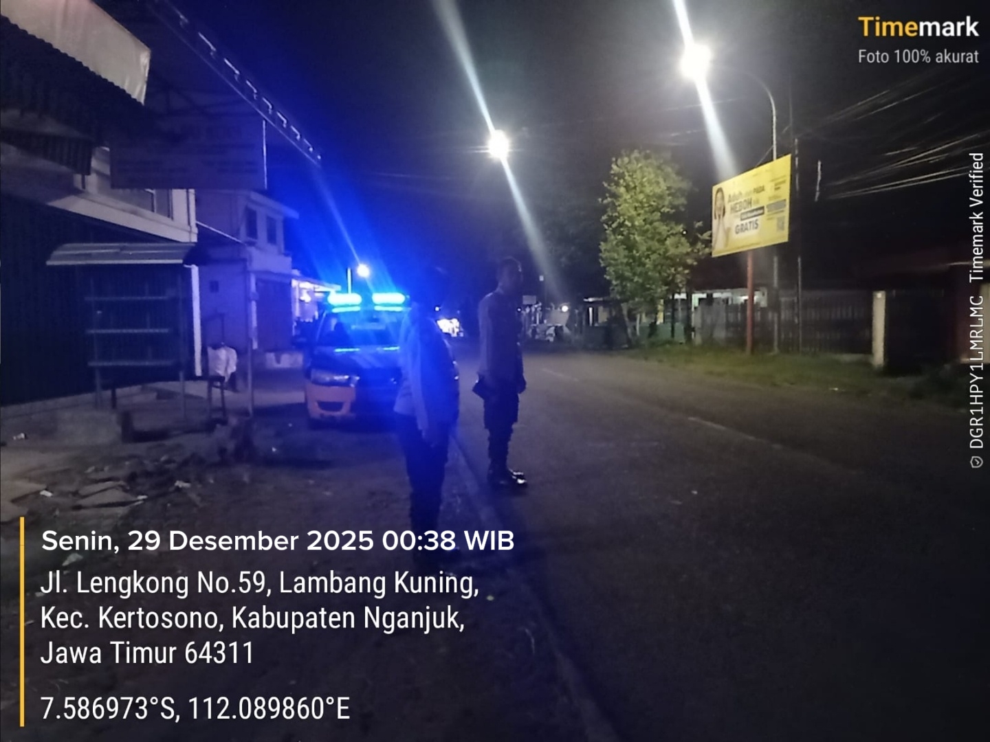 Patroli Pemukiman Cegah Tindak Kejahatan Saat Dini Hari