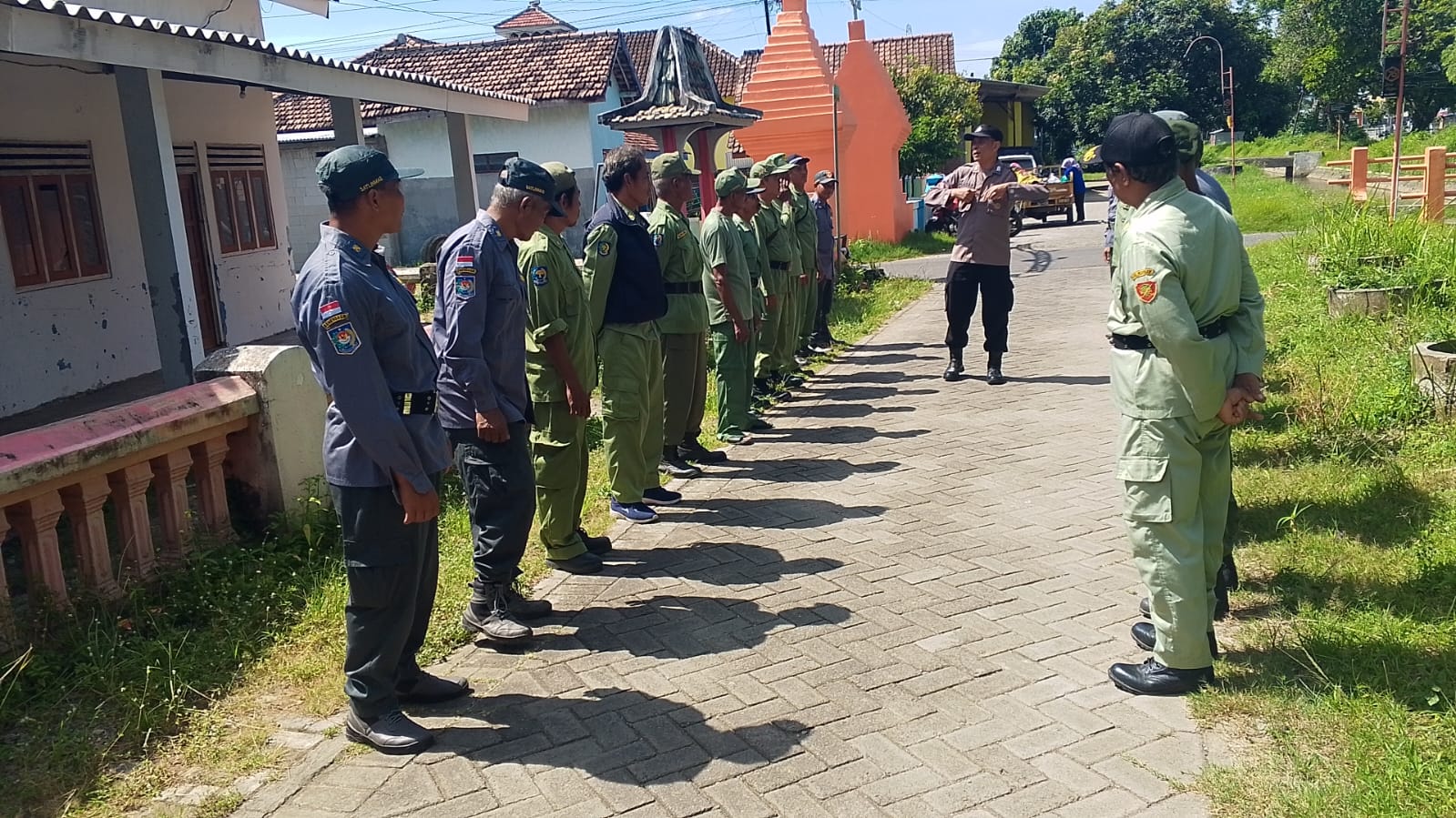 Bhabinkamtibmas Jogomerto Beri Pembekalan Linmas Untuk Peningkatan Kapasitas